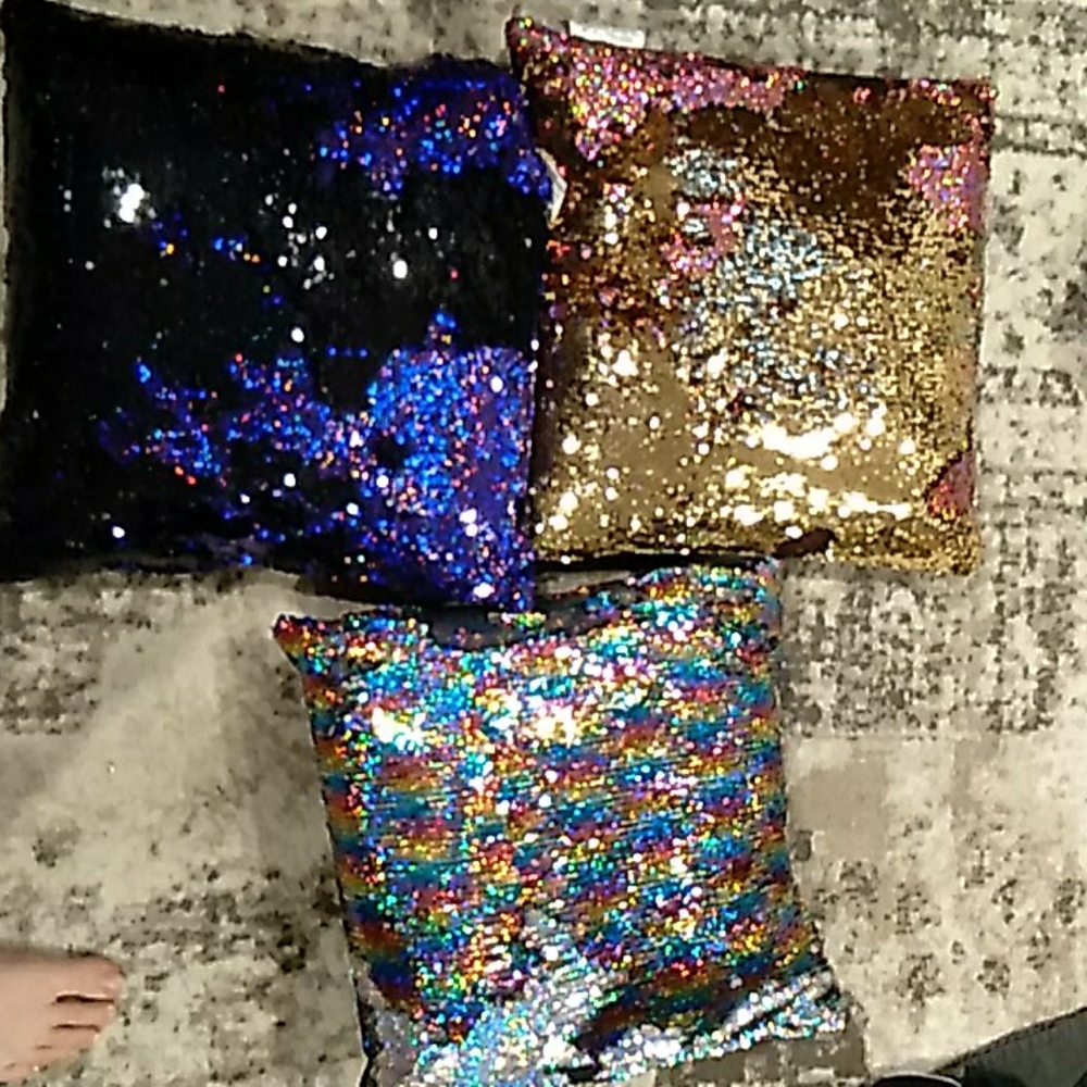 Set of 3 sequence flip throw pillows